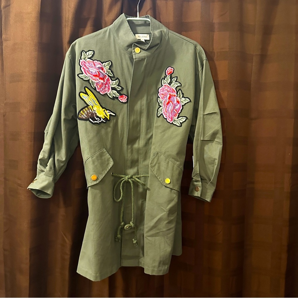 VELZERA Denim jacket with embroidery. Size M Beautiful!